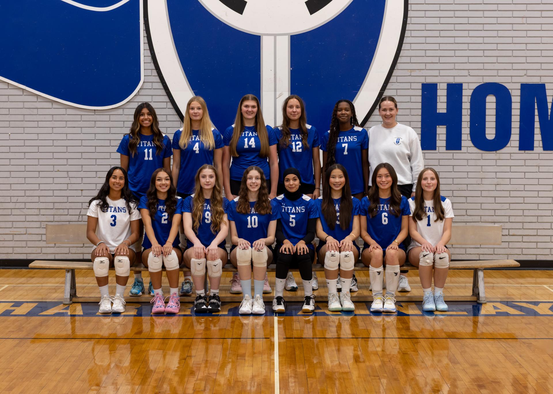 Harry Ainlay High School Team History: Our Senior Women's team returns to Provincials after being silver medalists in Metro Edmonton. With only three Grade 12s our team look forward to competing at the highest level!